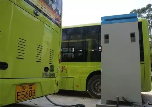 恩億梯充電樁為純電動公交車充電 恩億梯充電樁為純電動公交車充電