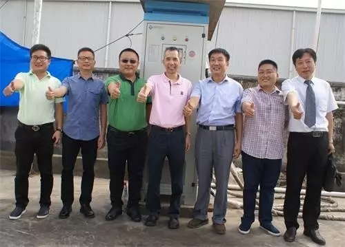 政府、公交公司、車企、充電樁廠家代表合影 政府、公交公司、車企、充電樁廠家代表合影